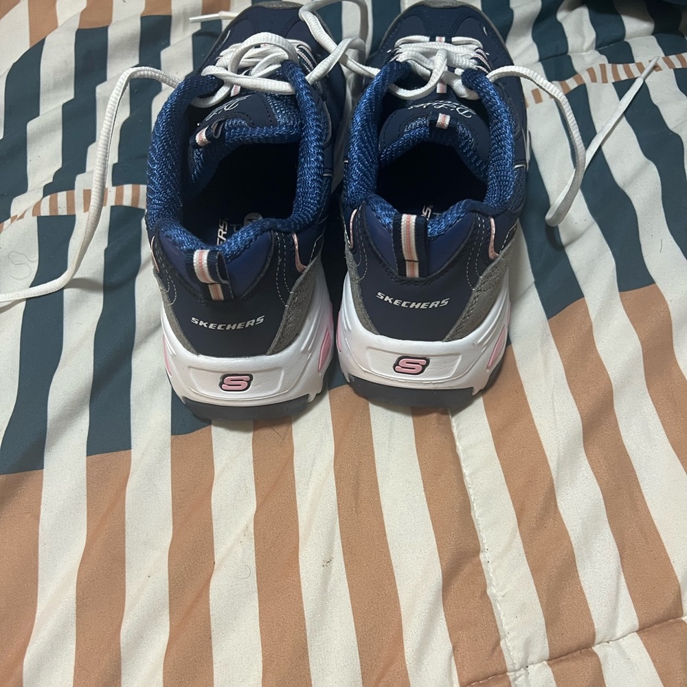 Sketchers women sneakers size 8.5